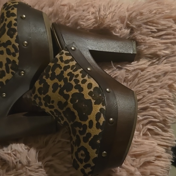 Nwot Theresa Report leopard  platform clogs size 5.5 - Picture 3 of 7
